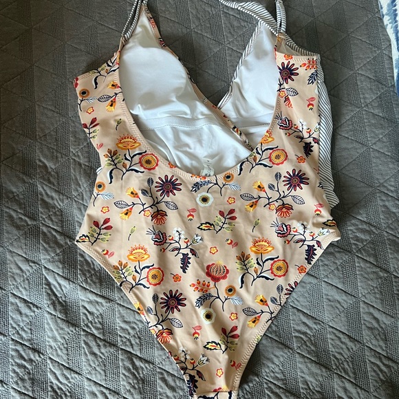 Cupshe wrap one piece - sz XL - Picture 2 of 3